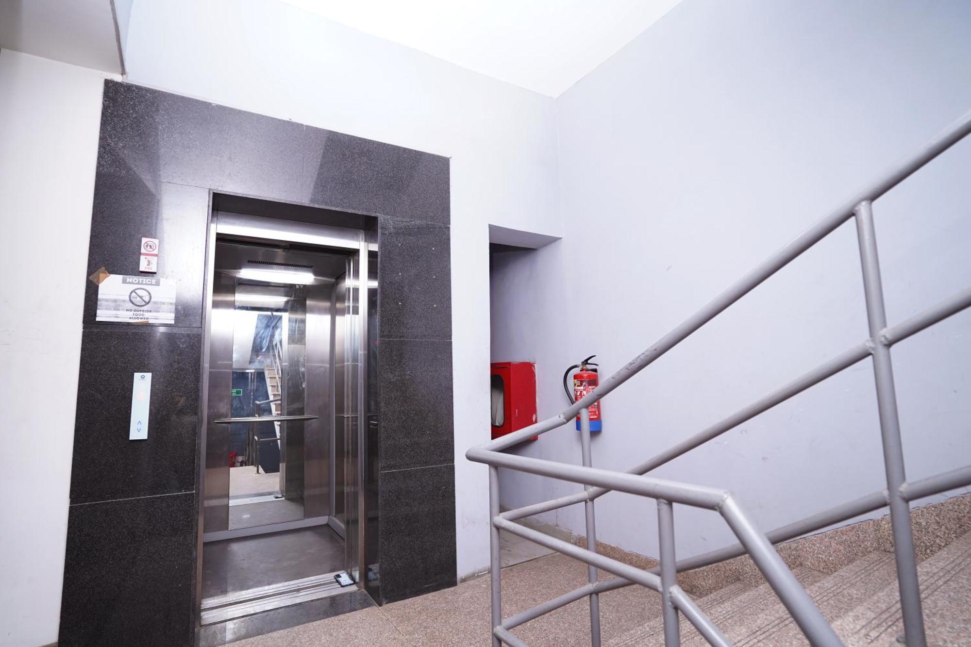 Hotel Mira Residency- Outer Ring Road, Paschim Vihar Delhi  Luaran gambar