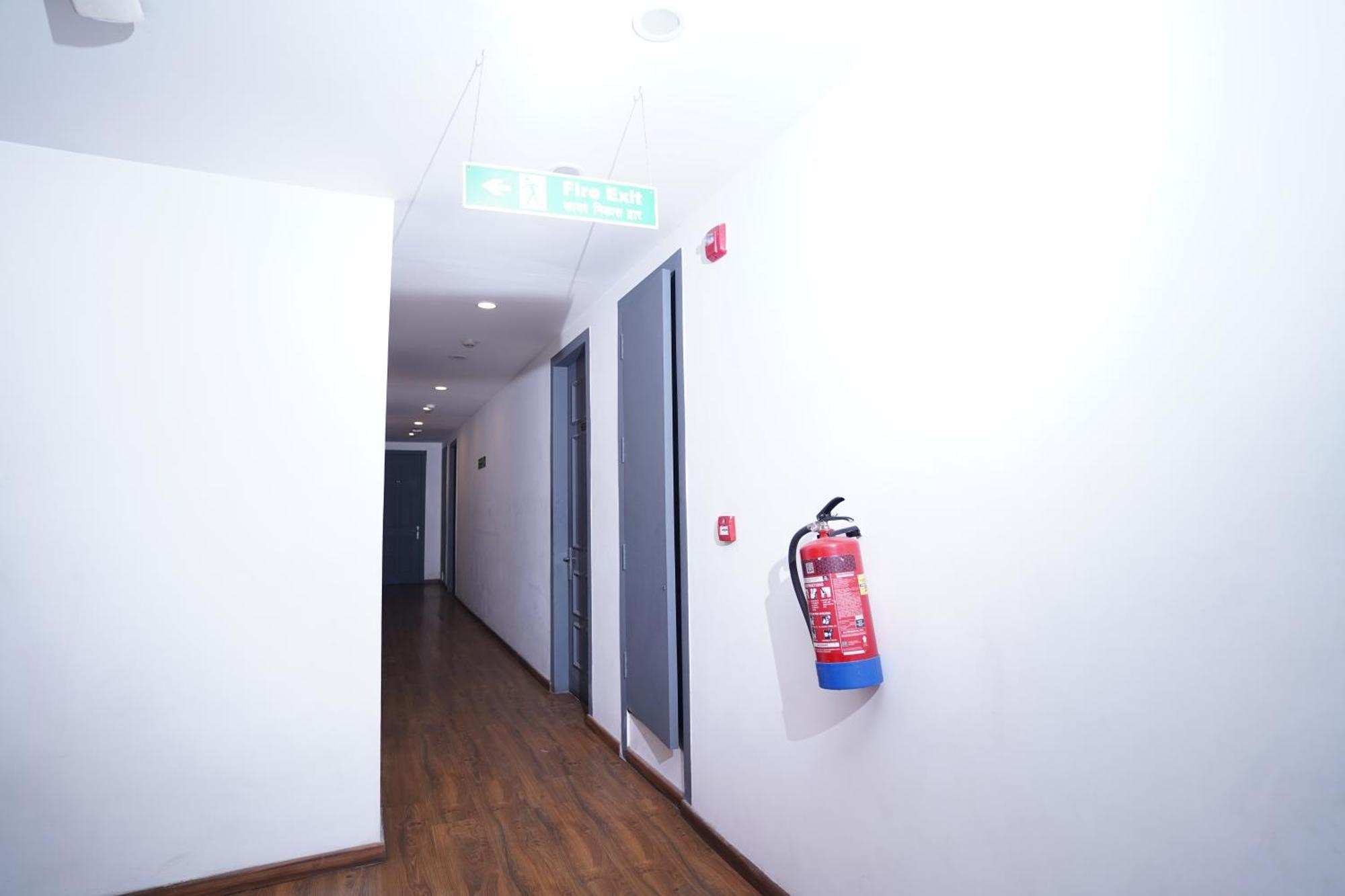 Hotel Mira Residency- Outer Ring Road, Paschim Vihar Delhi  Luaran gambar